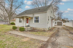 5 Mi to Dtwn and YSU Pet-Friendly Youngstown Home